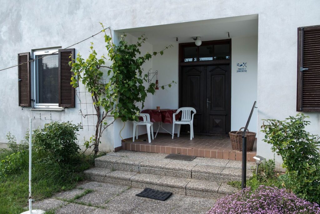 Ferienwohnung Feldblick – Eingang und Außenbereich