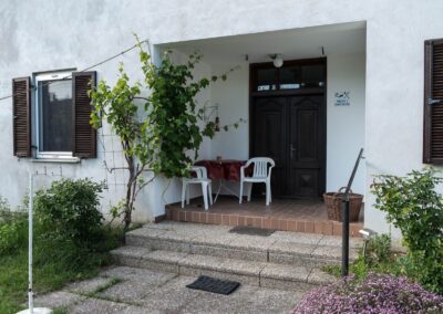 Ferienwohnung Feldblick – Eingang und Außenbereich