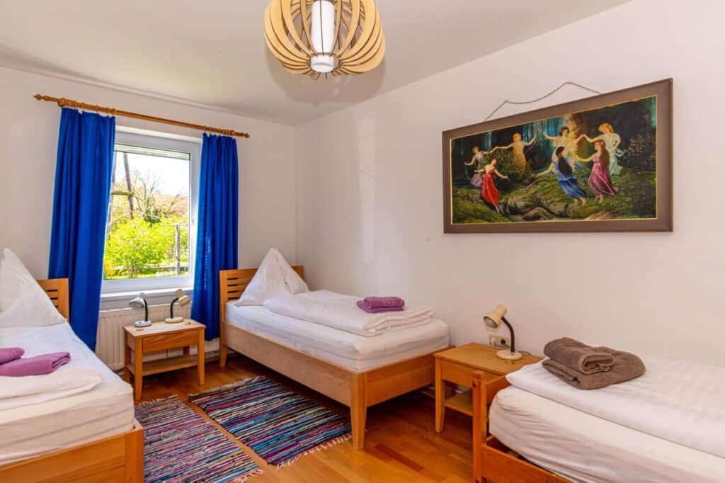 Ferienwohnung Feldblick – Schlafzimmer mit Einzelbetten