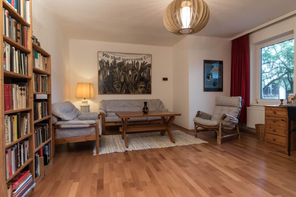 Ferienwohnung Feldblick – Wohnzimmer mit Sitzecke