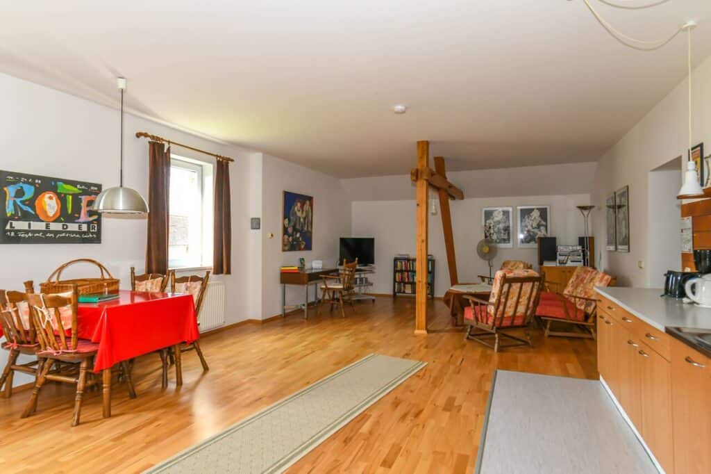 Ferienwohnung Waldblick – großzügiges Wohnstudio mit Essbereich