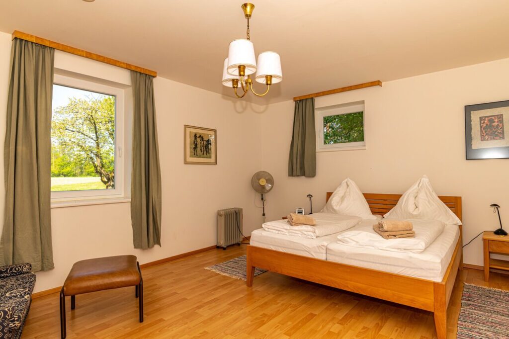 Ferienwohnung Wiesenglück – Schlafzimmer