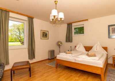 Ferienwohnung Wiesenglück – Schlafzimmer